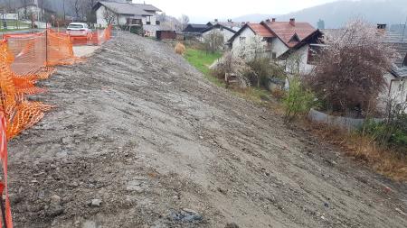 Plazišče pod parkiriščem